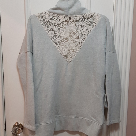 🛍️ Slouchy sweater with lace back - Picture 3 of 3